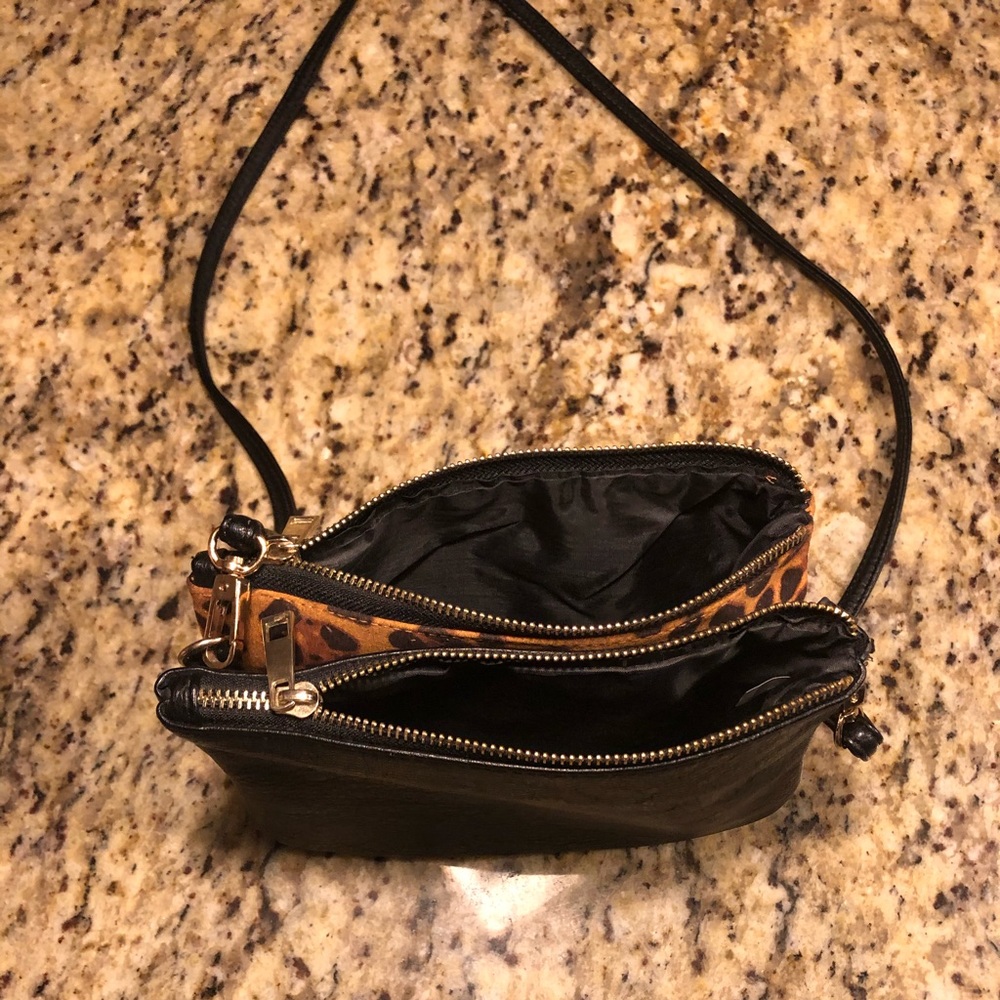 -Leopard Pattern Crossbody - Picture 3 of 3
